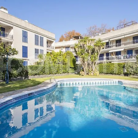 Centrico Con Piscina Y Aparcamiento Апартаменты *